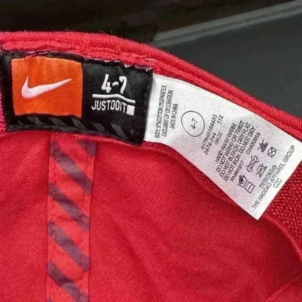 Nike Child’s Hat Red With Swoosh White Logo, Size 4-7 Kids - Picture 6 of 6